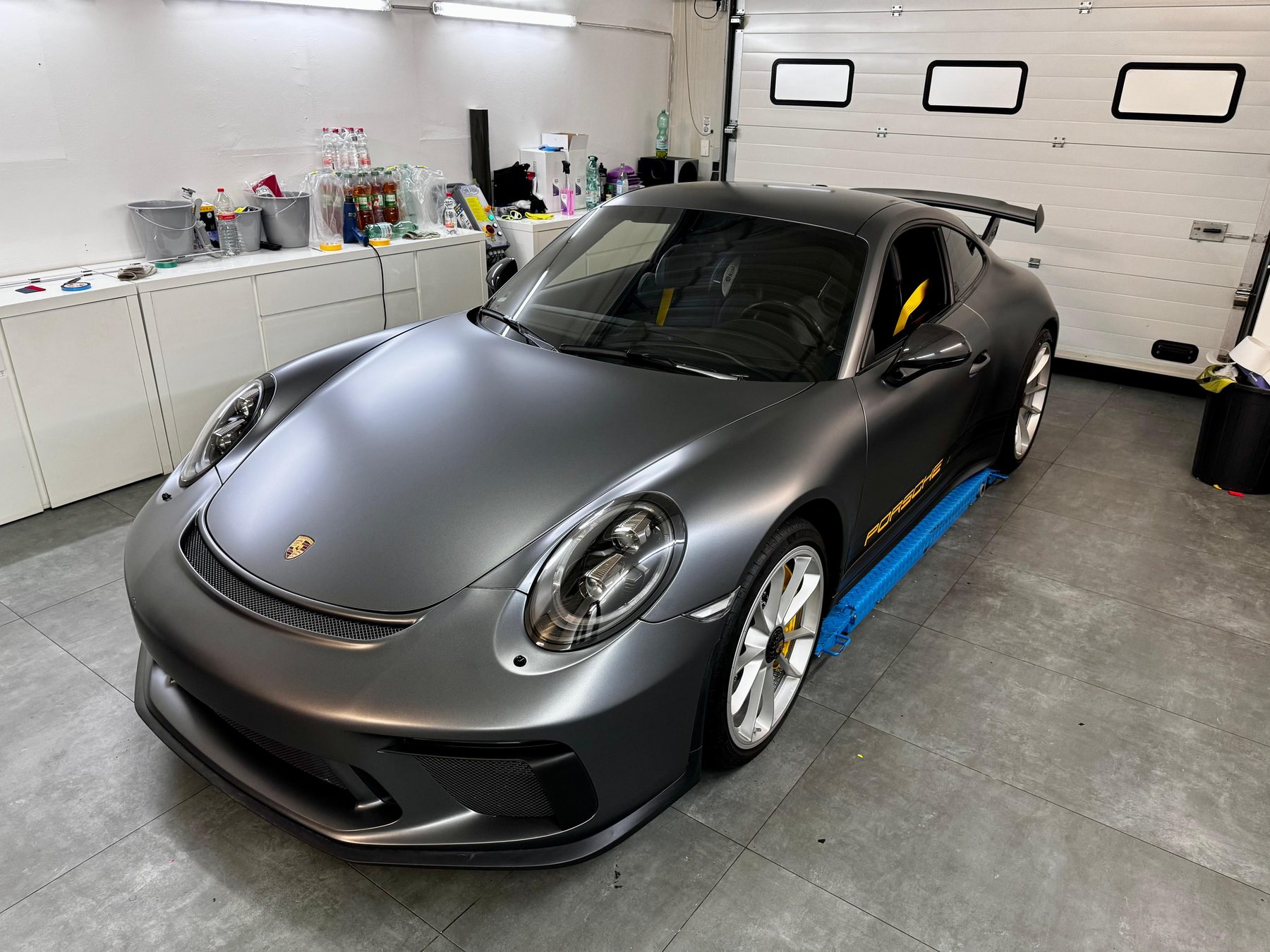 Porsche 911 GT3 mit Vollfolierung in Mattgrau